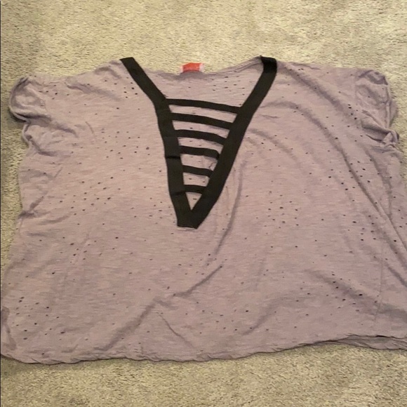Tshirt - Picture 1 of 2
